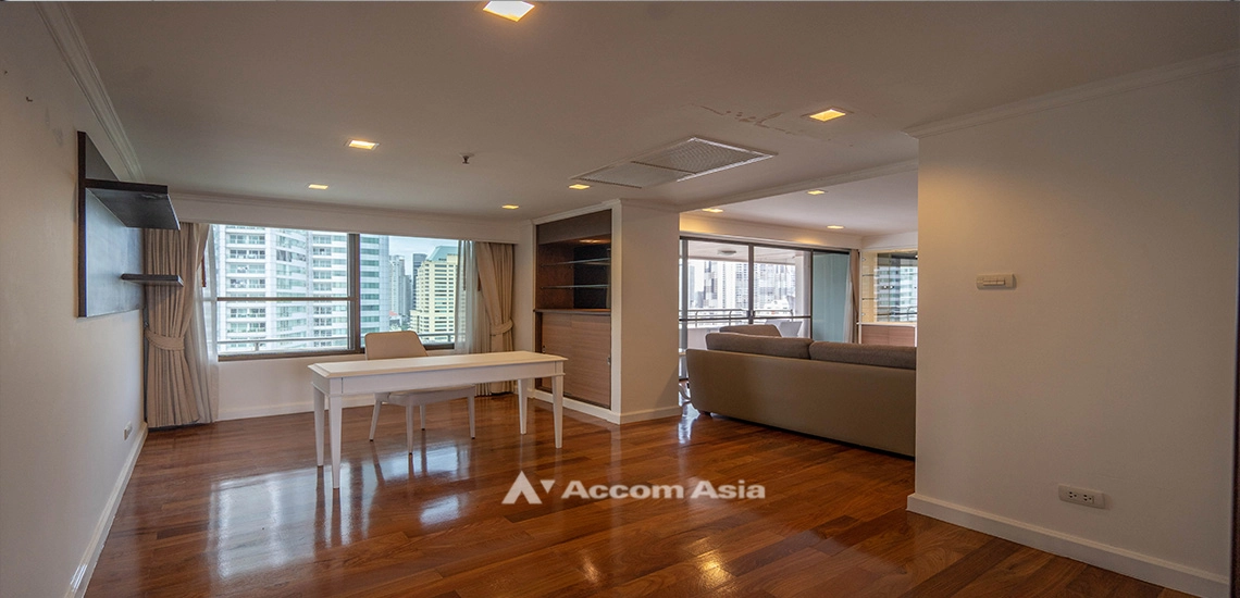  3 Bedrooms  Apartment For Rent in Sukhumvit, Bangkok  near BTS Asok - MRT Sukhumvit (AA32113)