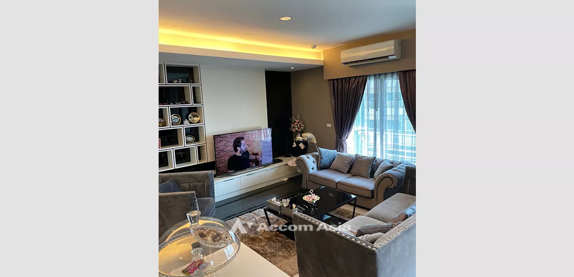 Corner Unit |  2 Bedrooms  Condominium For Rent & Sale in Pattanakarn, Bangkok  (AA32128)