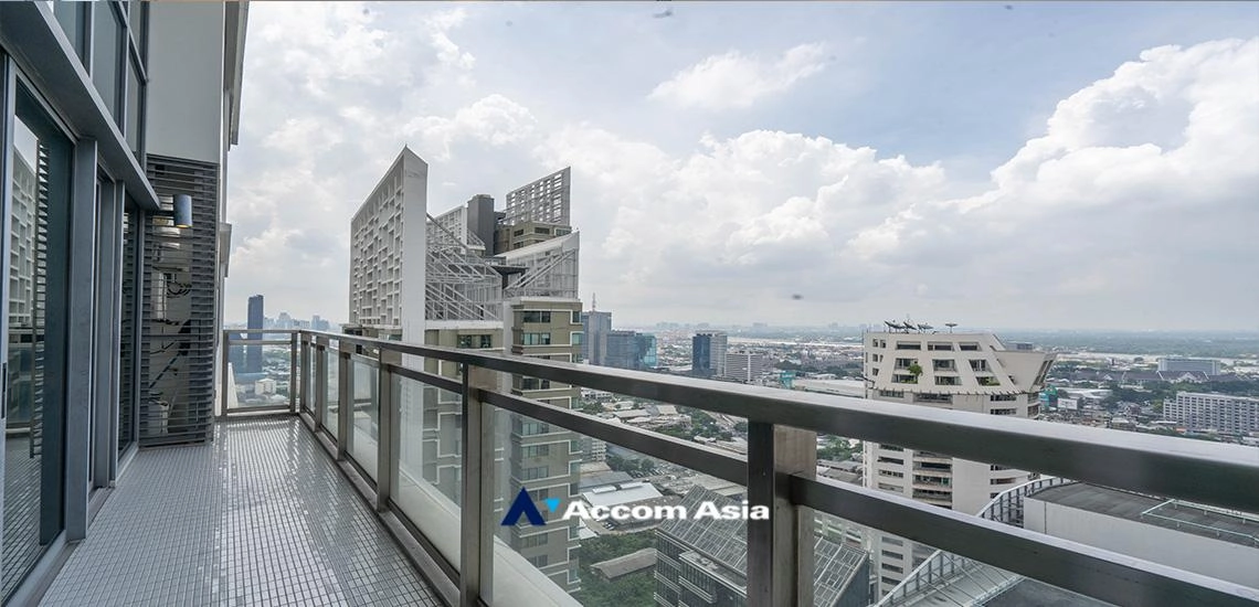 Double High Ceiling, Duplex Condo |  3 Bedrooms  Condominium For Rent & Sale in Sukhumvit, Bangkok  near BTS Phrom Phong (AA32142)