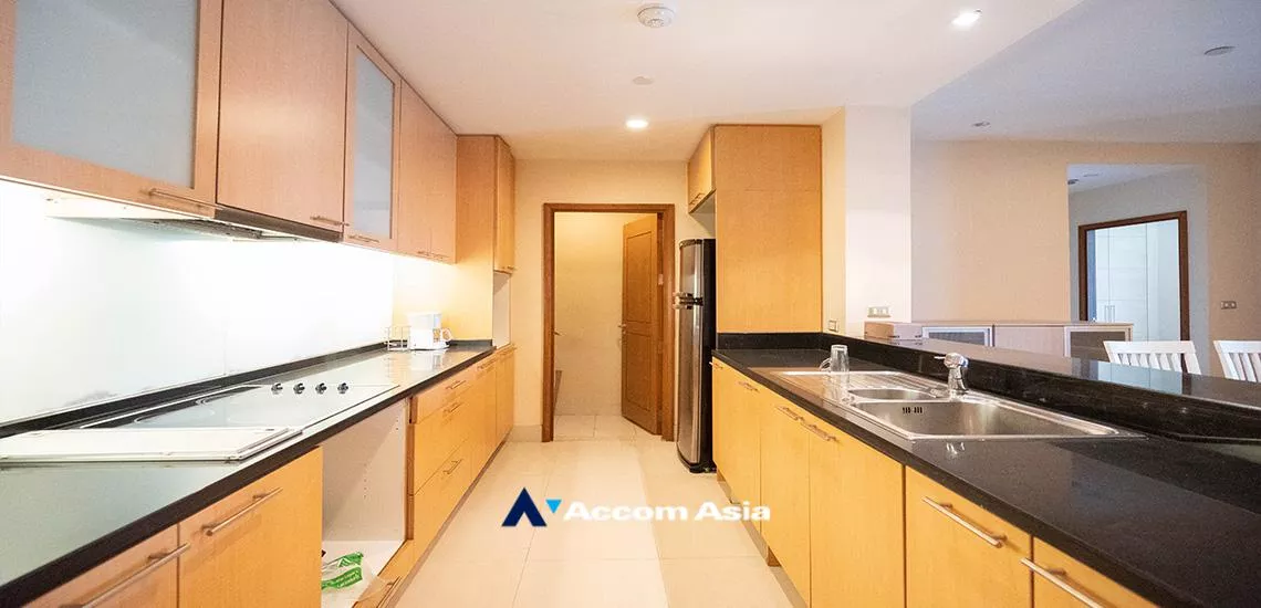unit 2 Bedrooms  Condominium For Rent in Sathorn, Bangkok  near BTS Chong Nonsi (AA32146)