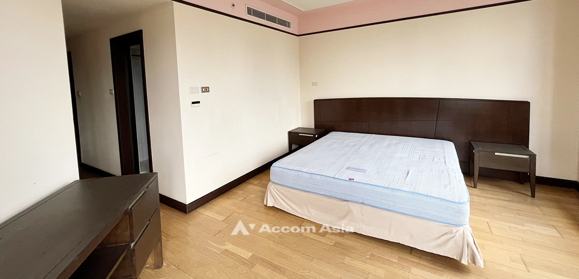 6  3 br Condominium For Sale in Ploenchit ,Bangkok BTS Ploenchit at All Seasons Mansion AA32150