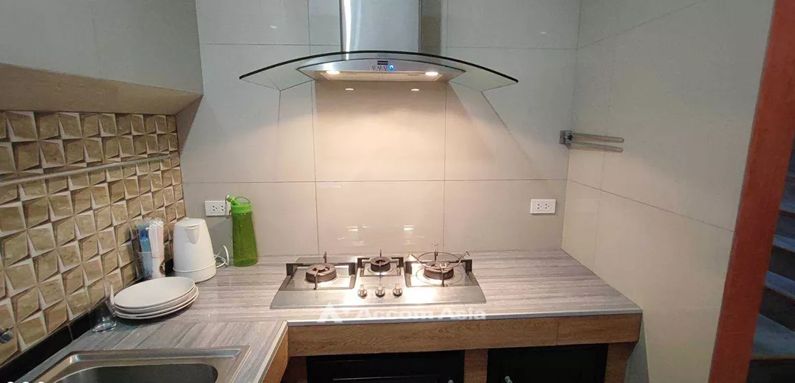 unit 2 Bedrooms  Townhouse For Rent in Sukhumvit, Bangkok  near BTS Thong Lo (AA32152)