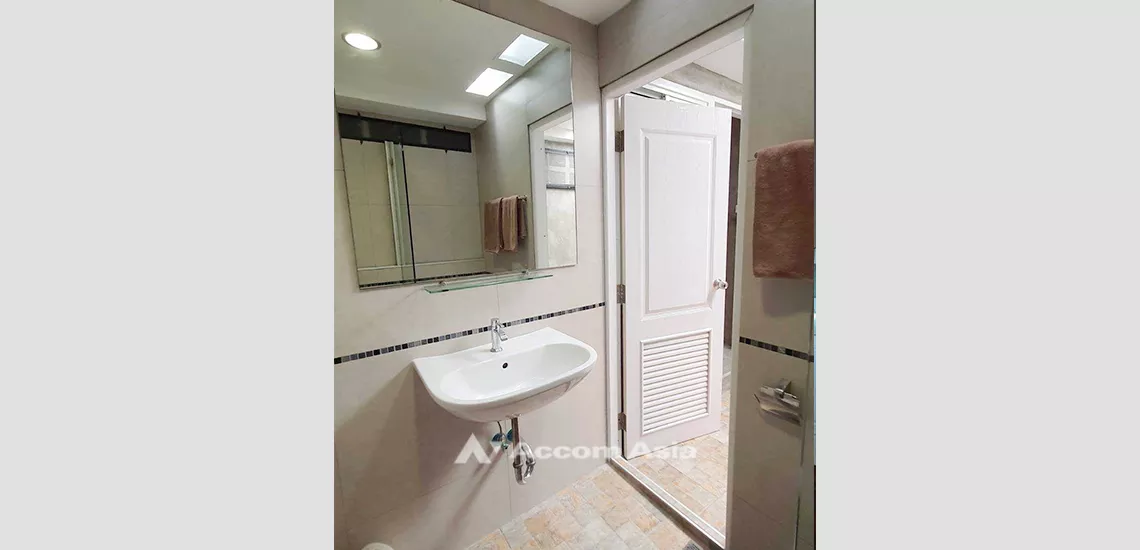 11  2 br Townhouse For Rent in Sukhumvit ,Bangkok BTS Thong Lo AA32152