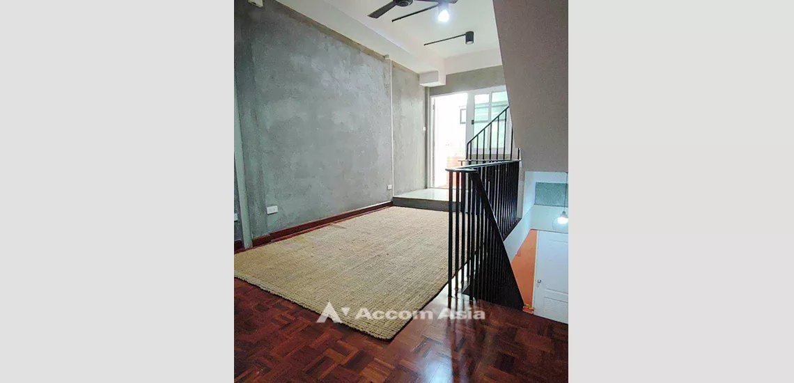 6  2 br Townhouse For Rent in Sukhumvit ,Bangkok BTS Thong Lo AA32152