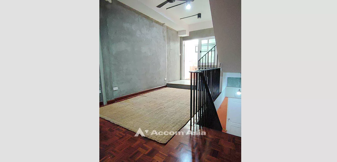 6  2 br Townhouse For Rent in sukhumvit ,Bangkok BTS Thong Lo AA32152