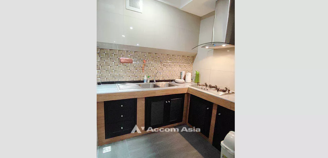 unit 2 Bedrooms  Townhouse For Rent in Sukhumvit, Bangkok  near BTS Thong Lo (AA32152)