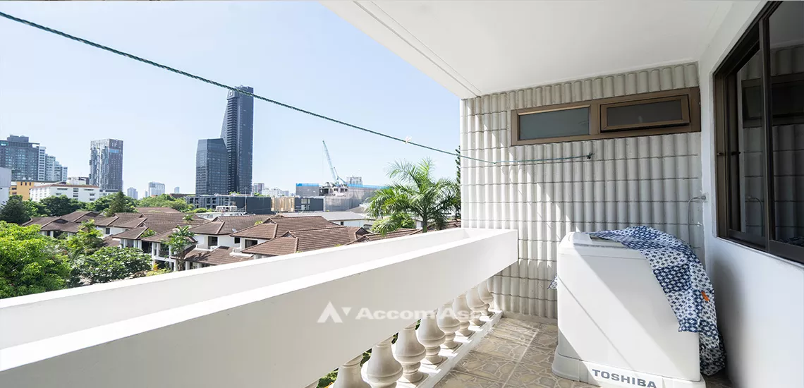 unit 2 Bedrooms  Apartment For Rent in Sukhumvit, Bangkok  near BTS Thong Lo (AA32154)