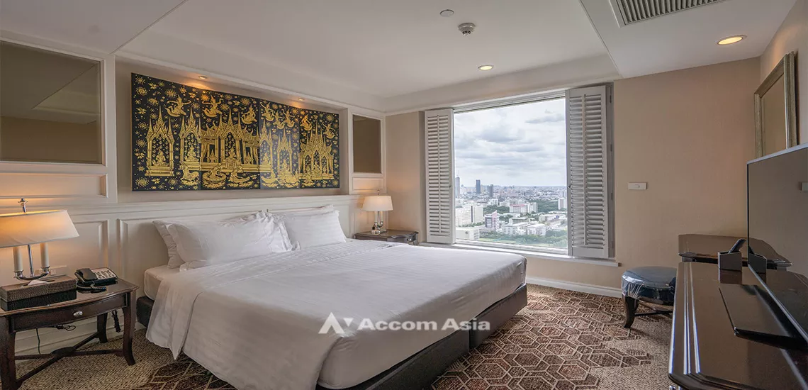  1 Bedroom  Apartment For Rent in Ploenchit, Bangkok  near BTS Ratchadamri (AA32158)