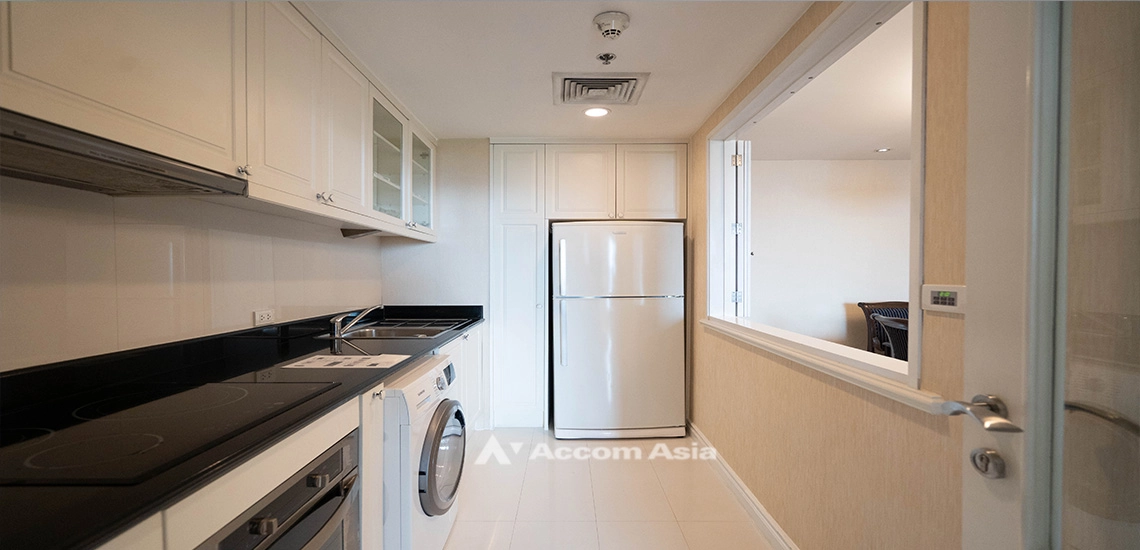 unit 2 Bedrooms  Apartment For Rent in Ploenchit, Bangkok  near BTS Ratchadamri (AA32159)