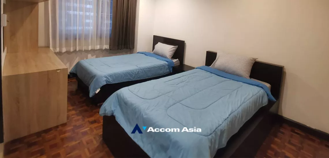 8  3 br Apartment For Rent in Sukhumvit ,Bangkok BTS Nana at Low rise and Peaceful AA32164