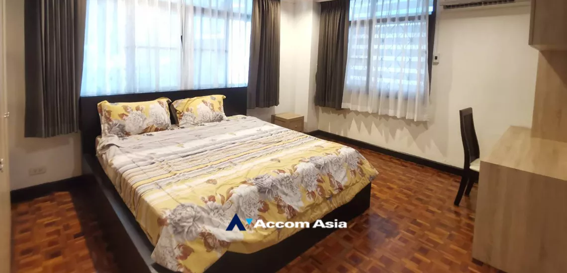9  3 br Apartment For Rent in Sukhumvit ,Bangkok BTS Nana at Low rise and Peaceful AA32164