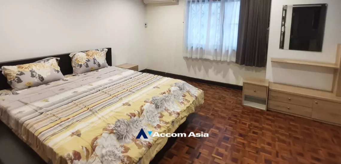 10  3 br Apartment For Rent in Sukhumvit ,Bangkok BTS Nana at Low rise and Peaceful AA32164