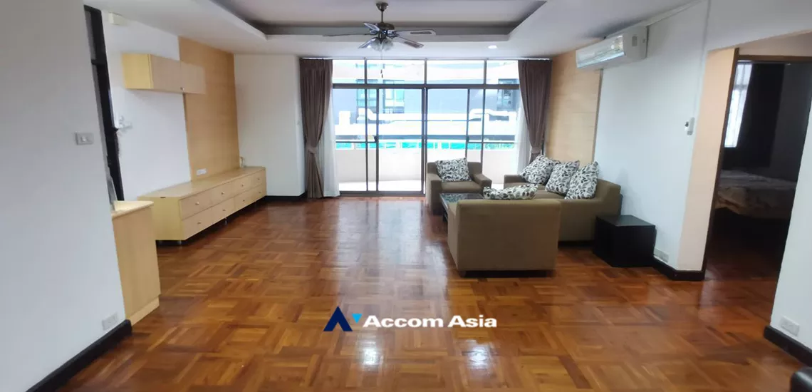 Pet friendly |  3 Bedrooms  Apartment For Rent in Sukhumvit, Bangkok  near BTS Nana (AA32164)