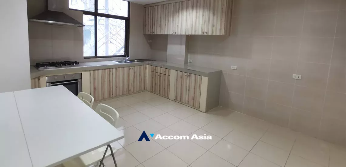 7  3 br Apartment For Rent in Sukhumvit ,Bangkok BTS Nana at Low rise and Peaceful AA32164