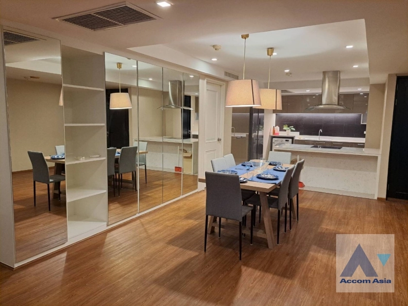  3 Bedrooms  Condominium For Rent in Ploenchit, Bangkok  near BTS Ratchadamri (AA32186)