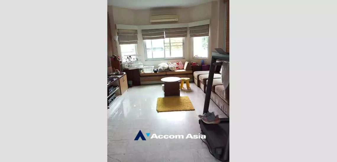4  3 br House For Rent in Ratchadaphisek ,Bangkok ARL Ramkhamhaeng AA32193