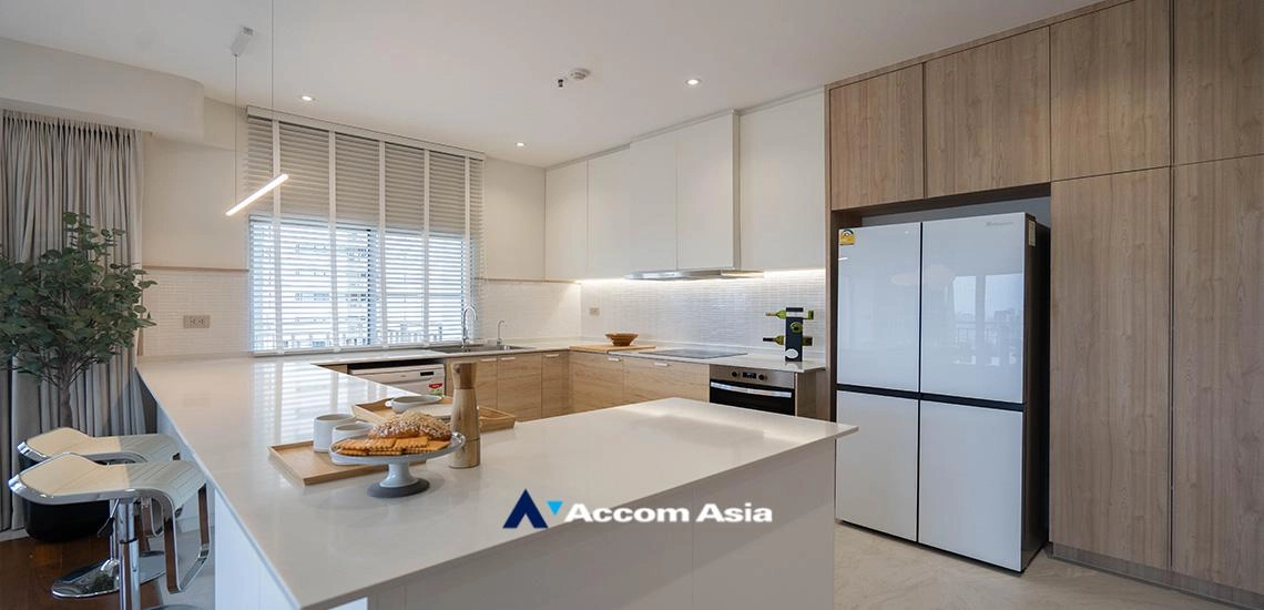 unit 3 Bedrooms  Condominium For Rent in Sathorn, Bangkok  near BTS Sala Daeng - MRT Lumphini (AA32201)