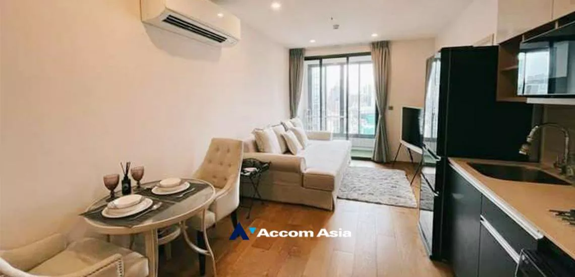  2 Bedrooms  Condominium For Rent in Phaholyothin, Bangkok  near BTS Chitlom (AA32204)