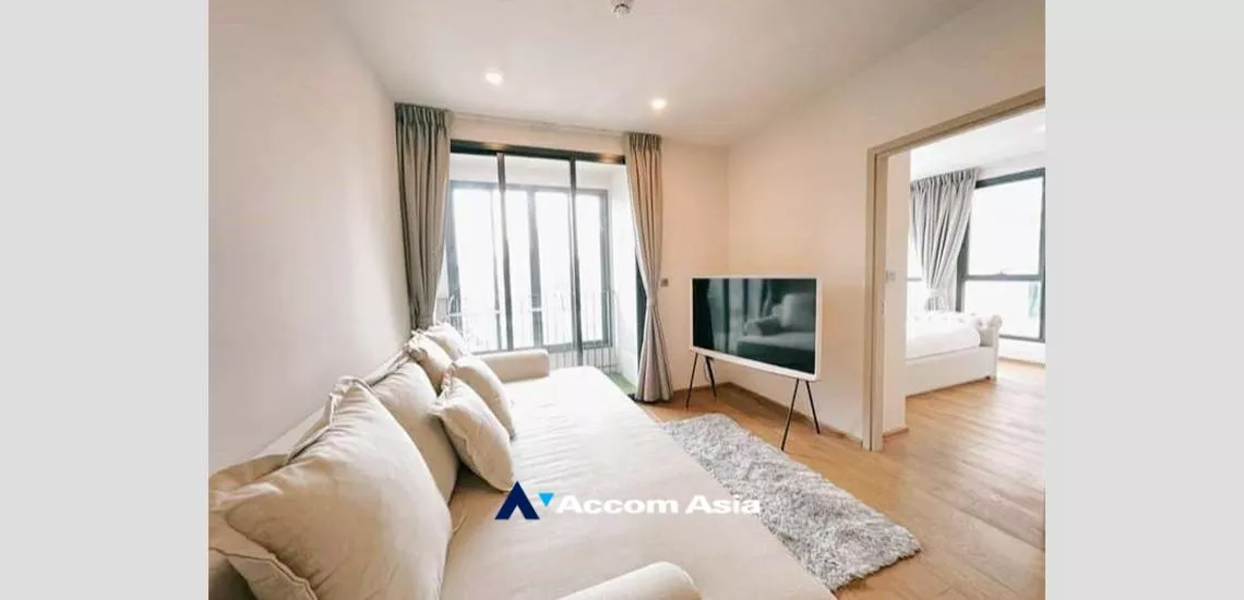  2 Bedrooms  Condominium For Rent in Phaholyothin, Bangkok  near BTS Chitlom (AA32204)
