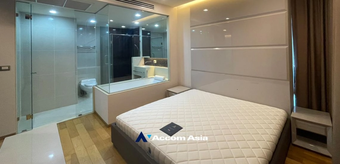 unit 2 Bedrooms  Condominium For Rent in Silom, Bangkok  near BTS Chong Nonsi (AA32205)