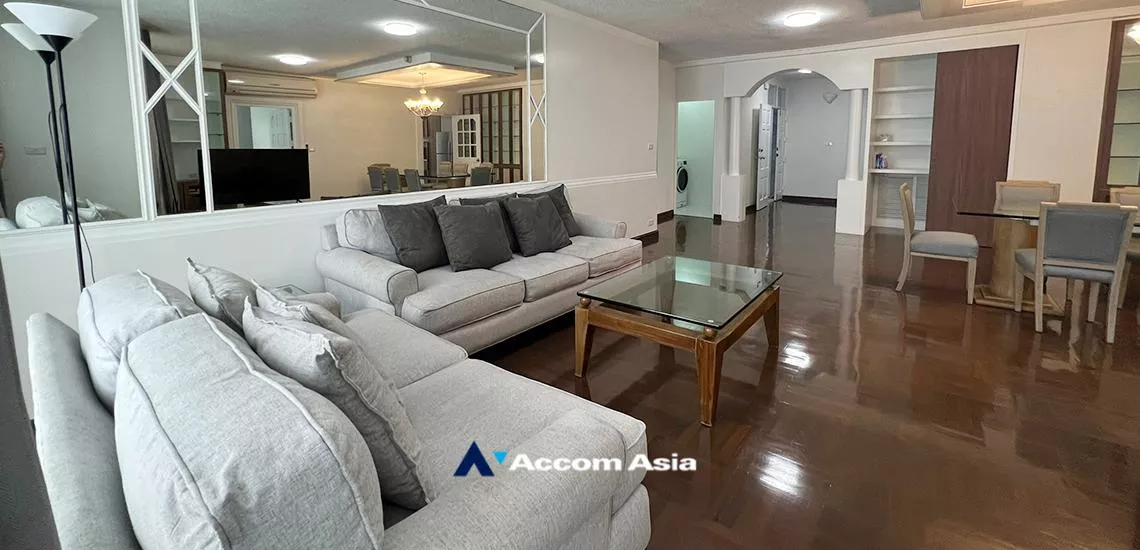 Pet friendly |  3 Bedrooms  Apartment For Rent in Ploenchit, Bangkok  near BTS Chitlom (AA32211)