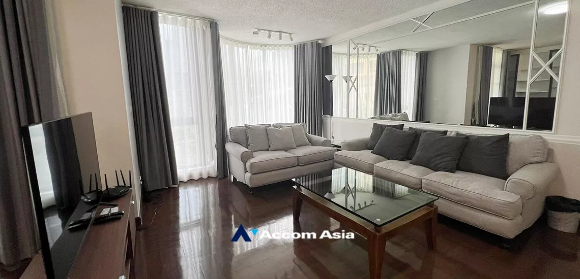 Pet friendly |  3 Bedrooms  Apartment For Rent in Ploenchit, Bangkok  near BTS Chitlom (AA32211)