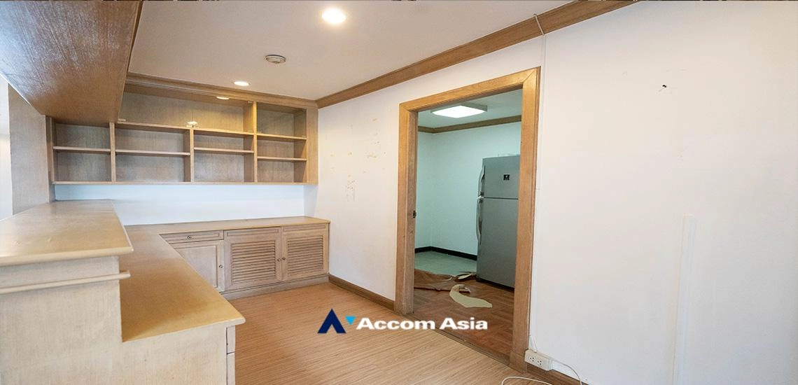 6  4 br Apartment for rent and sale in Sukhumvit ,Bangkok BTS Phrom Phong at 10 Mins from BTS with Shuttle Bus Service AA32215