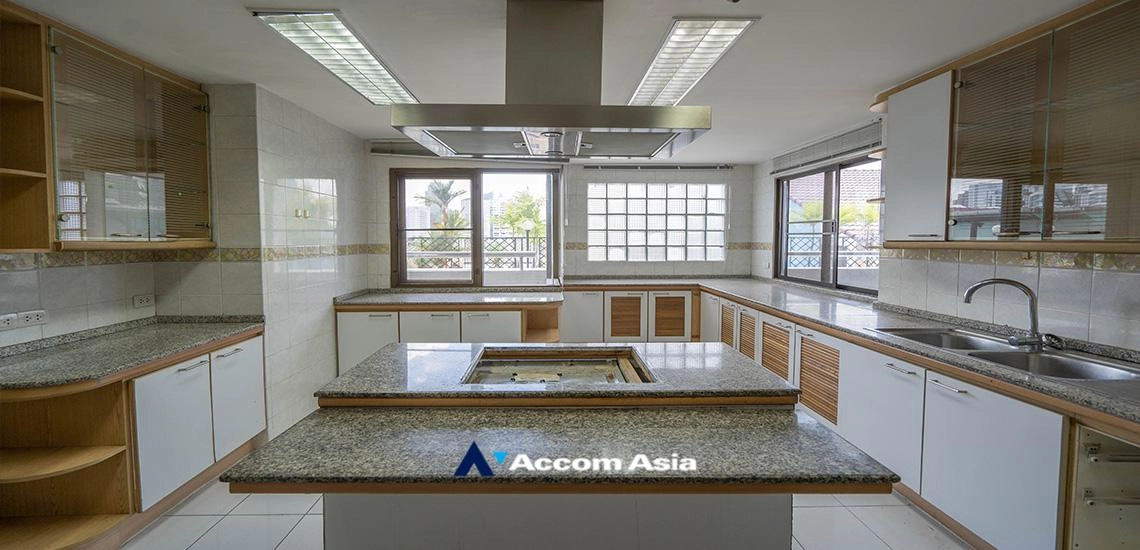 7  4 br Apartment for rent and sale in Sukhumvit ,Bangkok BTS Phrom Phong at 10 Mins from BTS with Shuttle Bus Service AA32215