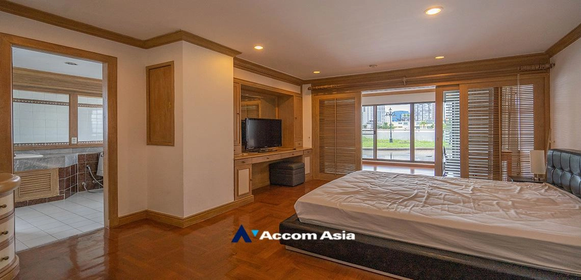 13  4 br Apartment for rent and sale in Sukhumvit ,Bangkok BTS Phrom Phong at 10 Mins from BTS with Shuttle Bus Service AA32215