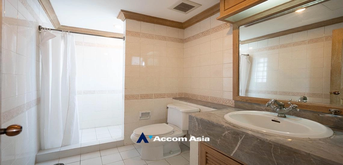 15  4 br Apartment for rent and sale in Sukhumvit ,Bangkok BTS Phrom Phong at 10 Mins from BTS with Shuttle Bus Service AA32215