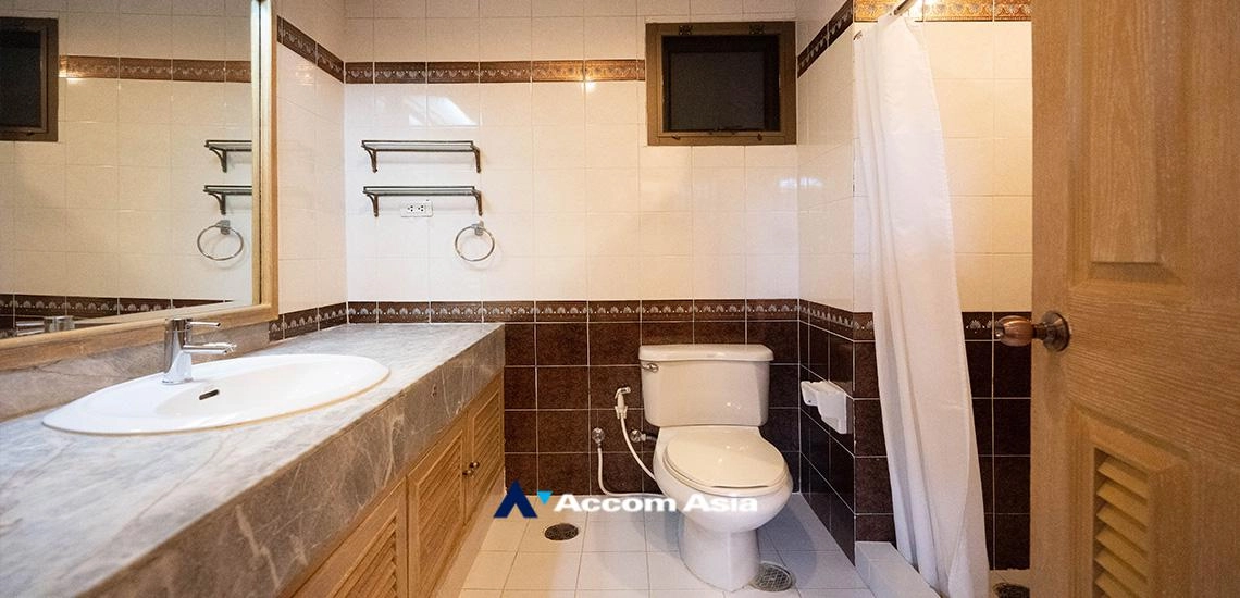 16  4 br Apartment for rent and sale in Sukhumvit ,Bangkok BTS Phrom Phong at 10 Mins from BTS with Shuttle Bus Service AA32215