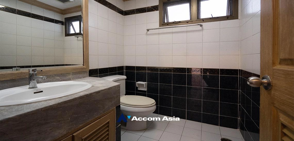 17  4 br Apartment for rent and sale in Sukhumvit ,Bangkok BTS Phrom Phong at 10 Mins from BTS with Shuttle Bus Service AA32215