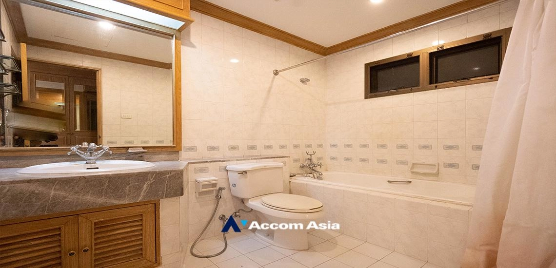 20  4 br Apartment for rent and sale in Sukhumvit ,Bangkok BTS Phrom Phong at 10 Mins from BTS with Shuttle Bus Service AA32215
