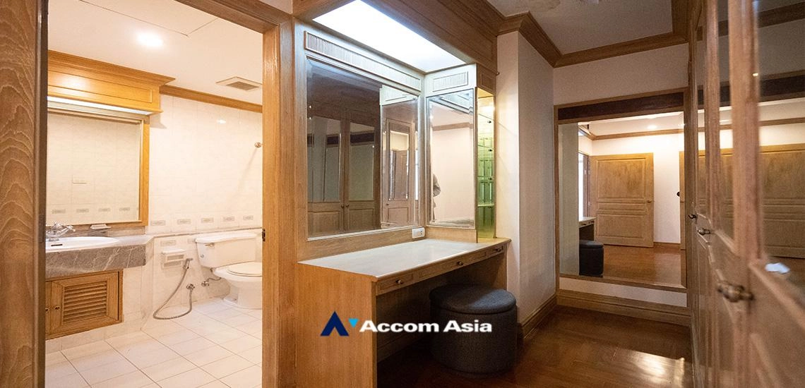 21  4 br Apartment for rent and sale in Sukhumvit ,Bangkok BTS Phrom Phong at 10 Mins from BTS with Shuttle Bus Service AA32215