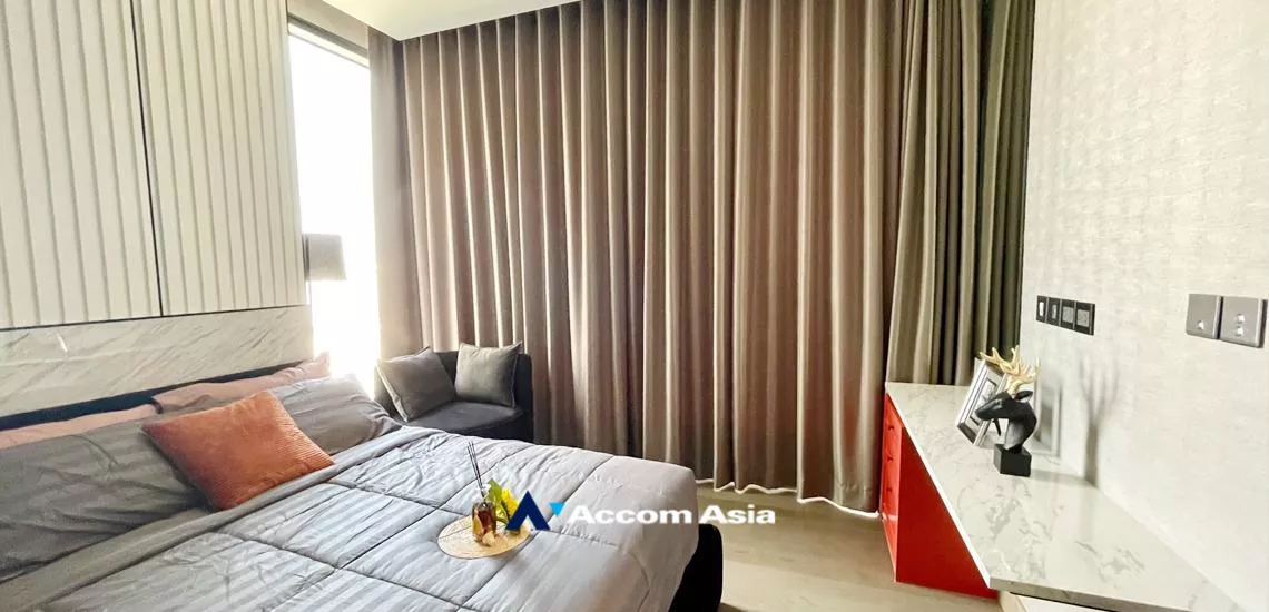  1 Bedroom  Condominium For Rent in Ratchadapisek, Bangkok  near BTS Asok - MRT Phetchaburi (AA32222)