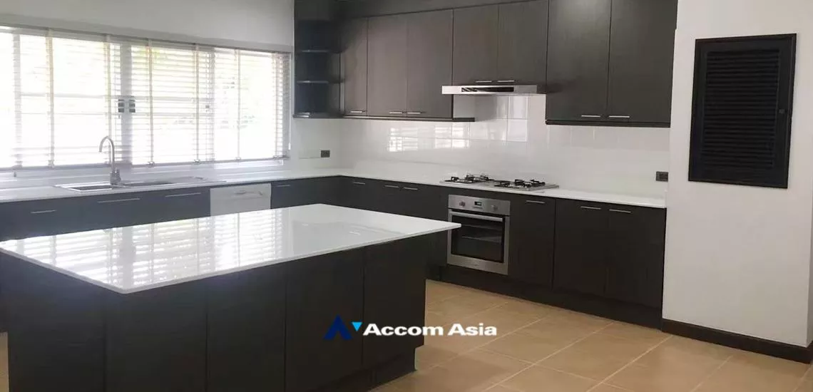  4 Bedrooms  House For Rent in ,   (AA32239)