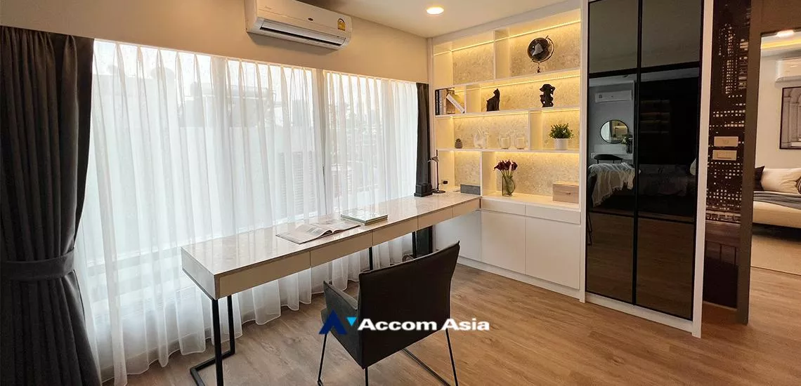 36  3 br Condominium For Rent in Ploenchit ,Bangkok BTS Ploenchit at Navin Court AA32243