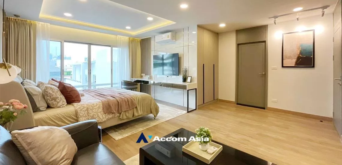 25  3 br Condominium For Rent in Ploenchit ,Bangkok BTS Ploenchit at Navin Court AA32243