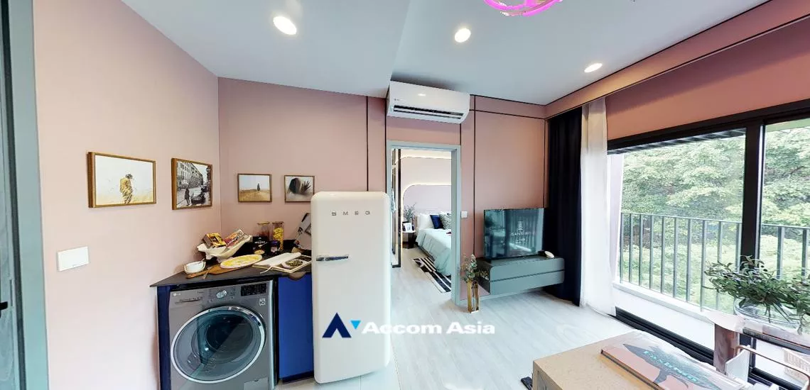  1 Bedroom  Condominium For Sale in Sukhumvit, Bangkok  near BTS Ekkamai (AA32258)