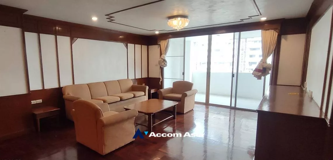 unitPet friendly |  3 Bedrooms  Apartment For Rent in Sukhumvit, Bangkok  near BTS Ekkamai (AA32266)