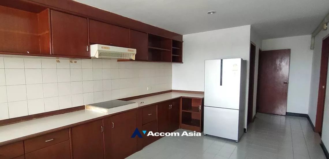 Pet friendly |  3 Bedrooms  Apartment For Rent in Sukhumvit, Bangkok  near BTS Ekkamai (AA32266)