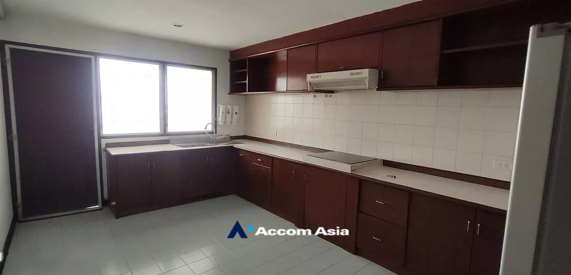 unitPet friendly |  3 Bedrooms  Apartment For Rent in Sukhumvit, Bangkok  near BTS Ekkamai (AA32266)