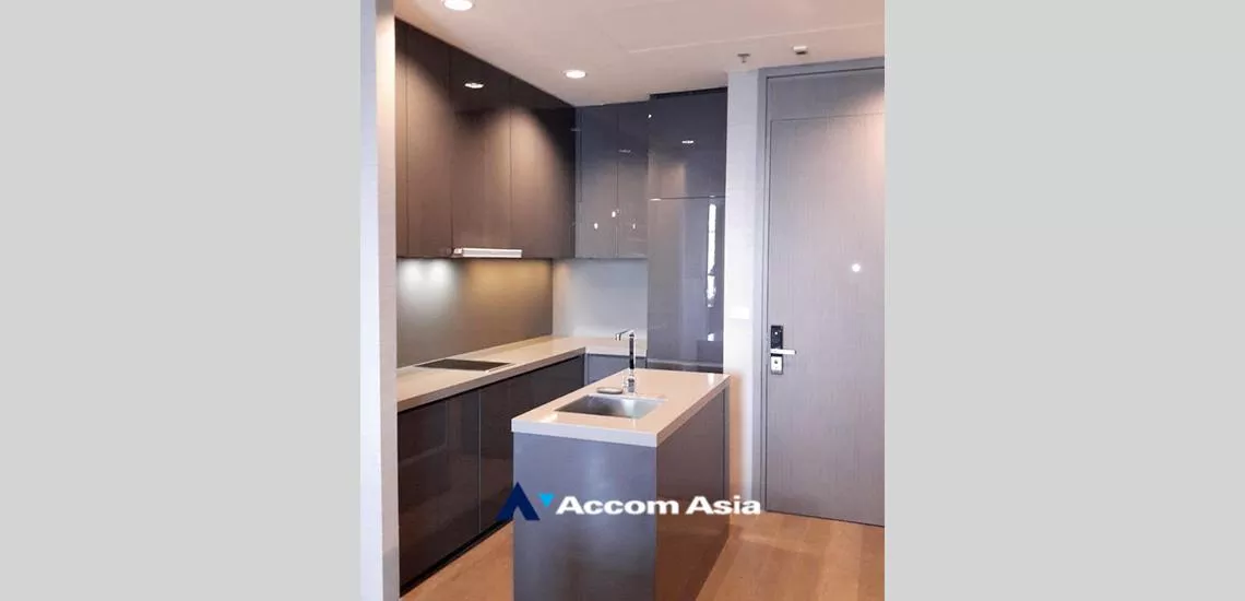  3 Bedrooms  Condominium For Rent in Silom, Bangkok  near BTS Surasak (AA32322)