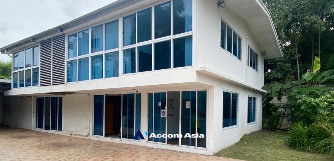  2  3 br House For Sale in Sukhumvit ,Bangkok BTS Phra khanong AA32323