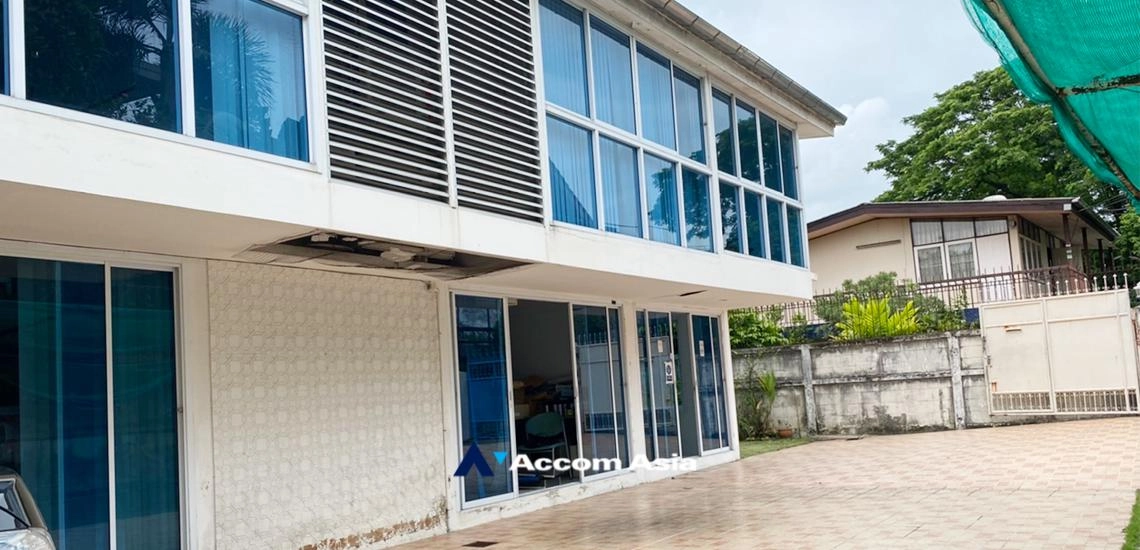  1  3 br House For Sale in Sukhumvit ,Bangkok BTS Phra khanong AA32323