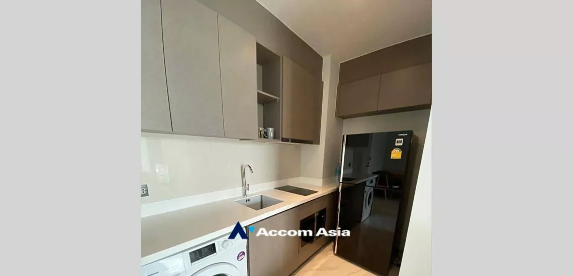 1 Bedroom  Condominium For Rent in Sukhumvit, Bangkok  near BTS Ekkamai (AA32331)