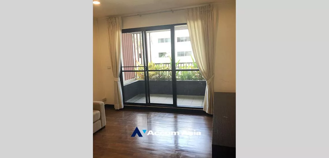  3 Bedrooms  Condominium For Sale in Sathorn, Bangkok  near MRT Lumphini (AA32340)