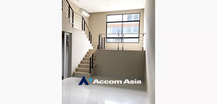 unit 3 Bedrooms  Townhouse For Sale in Pattanakarn, Bangkok  near ARL Ramkhamhaeng (AA32343)