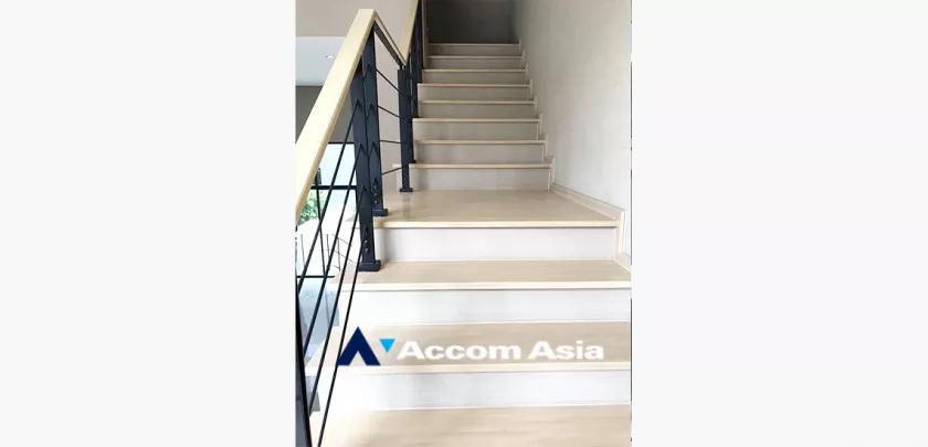 unit 3 Bedrooms  Townhouse For Sale in Pattanakarn, Bangkok  near ARL Ramkhamhaeng (AA32343)