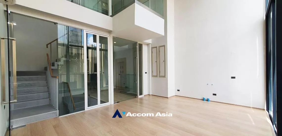 5  4 br Townhouse For Sale in Sukhumvit ,Bangkok BTS Thong Lo at New style premium with usable area AA32344